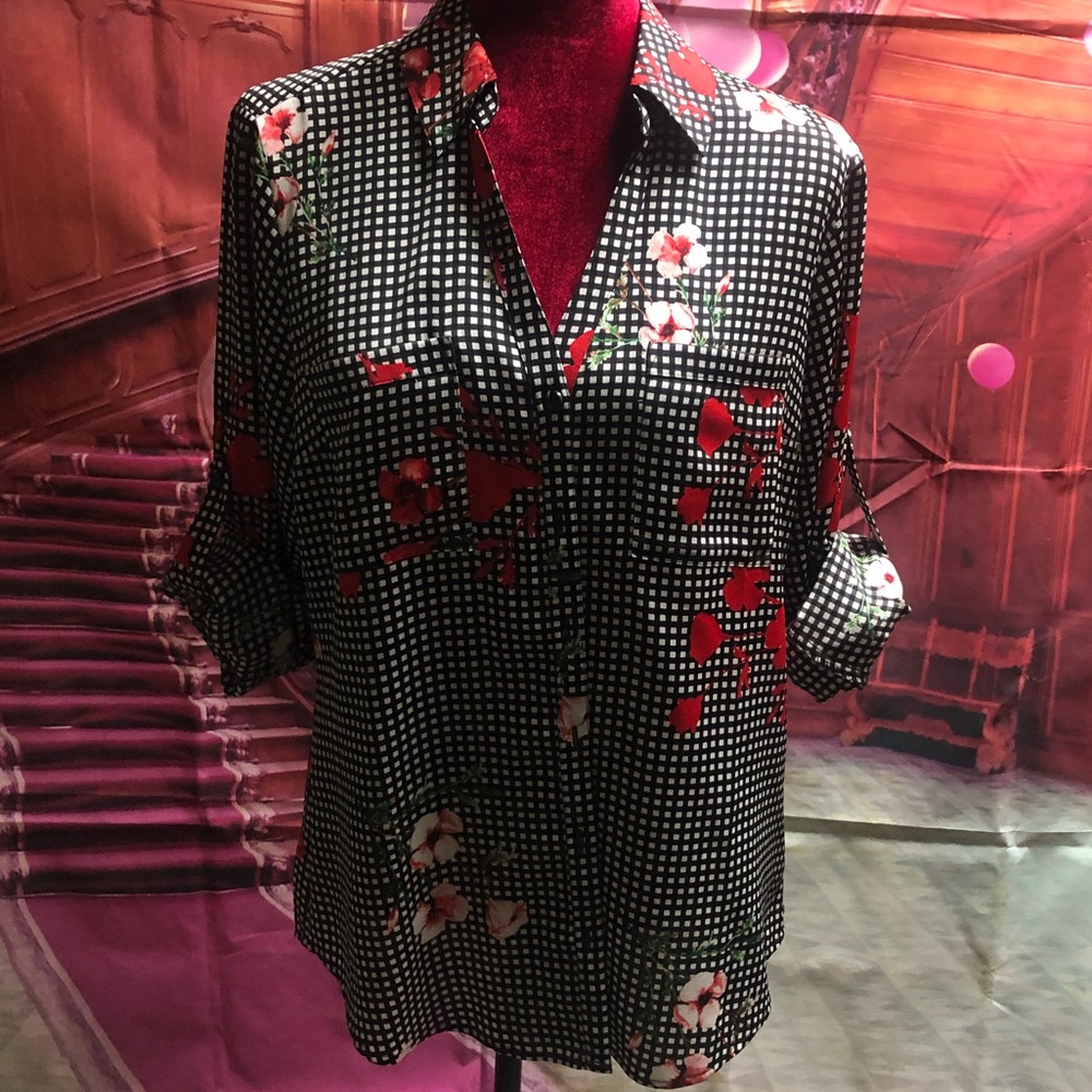 🎊🎉EXPRESS COLORFUL RED AND PLAID BLOUSE